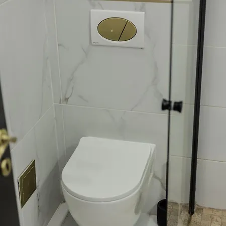 The Queen's Den - Nicolae Balcescu Braşov