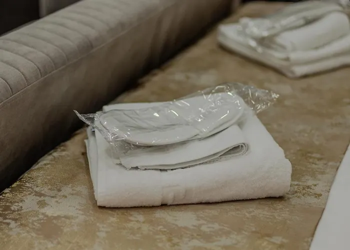 The Queen's Den - Nicolae Balcescu *